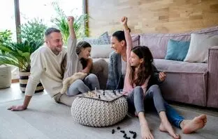 چطور یک خانواده «جمع‌وجور» یا «مینیمال‌پسند» بسازیم؟