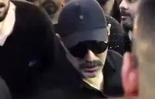 حضور محسن تنابنده در گلزار شهدای بهشت زهرا + ویدئو