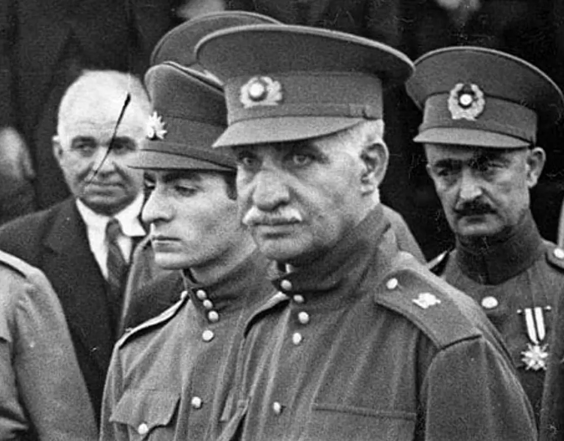 عکس قدیمی؛  عکس کمتر دیده‌شدۀ «رضاخان» در حال قهوه خوردن با «آتاتورک» 