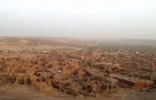 شهری که به زیر شن می‌رود