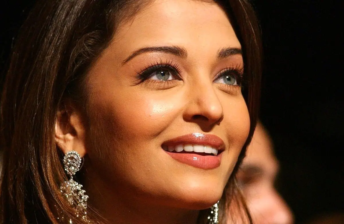 سفر در زمان؛ «آیشواریا رای در کنار همسر مشهورش» در لندن؛ سال 1389 