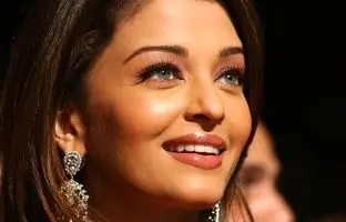 سفر در زمان؛ «آیشواریا رای در کنار همسر مشهورش» در لندن؛ سال 1389 