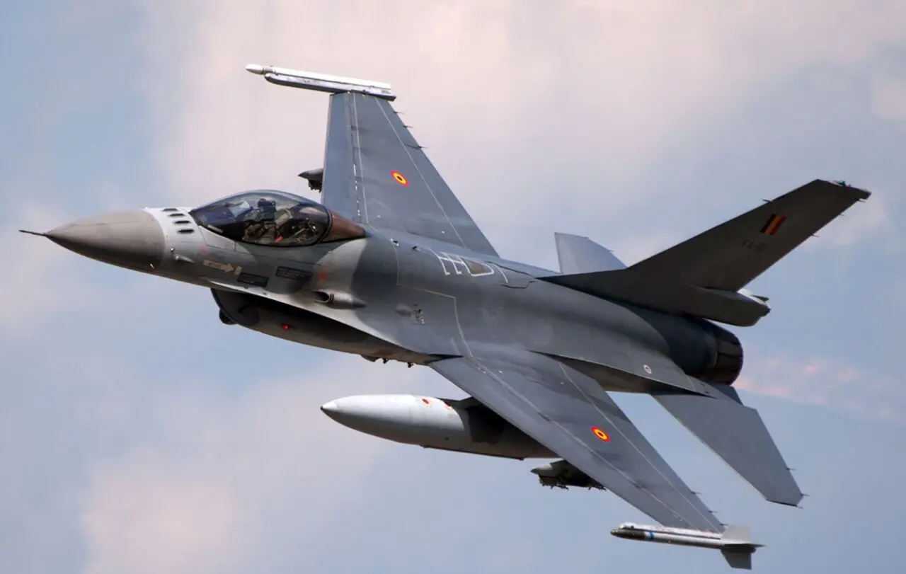 سوختگیری جنگنده F۱۶ اسرائیل از تانکر سوخت رسان بوئینگ ۷۰۷ بر فراز سوریه + ویدئو