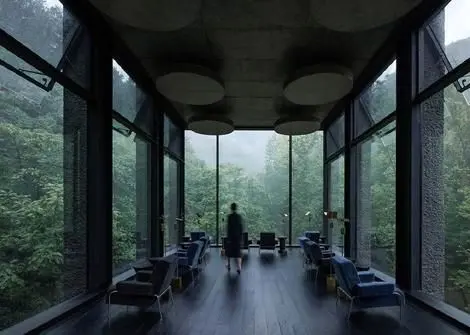 معماری استثنایی یک «حمام» در جنگل‌های چین + عکس