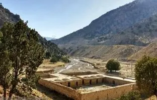 راهنمای سفر: چشم‌انداز معماری ایرانی در کاروانسرای چمشک پلدختر + ویدئو