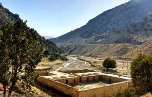 راهنمای سفر: چشم‌انداز معماری ایرانی در کاروانسرای چمشک پلدختر + ویدئو