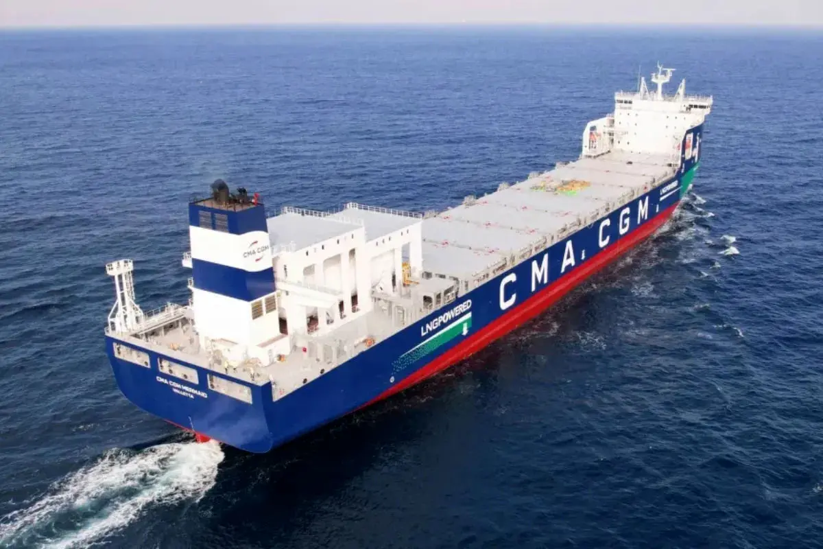 بزرگترین کشتی باری جهان به بلندی یک آسمانخراش به آب انداخته شد + ویدئو