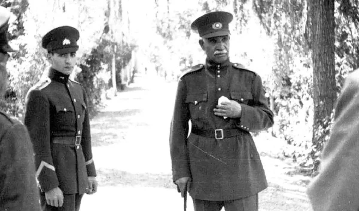 عکس قدیمی: رضاشاه و محمدرضا پهلوی در حال افتتاح تونل کندوان در سال 1317 