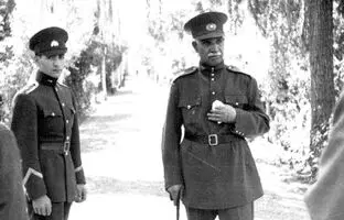 عکس قدیمی: رضاشاه و محمدرضا پهلوی در حال افتتاح تونل کندوان در سال 1317 