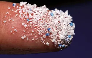 آیا می‌دانستید بدن انسان حاوی میکروپلاستیک‌های مضر است؟