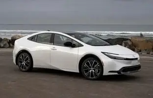 دلیل شنیدن صدای عجیب هنگام حرکت دنده عقب با خودروی هیبریدی