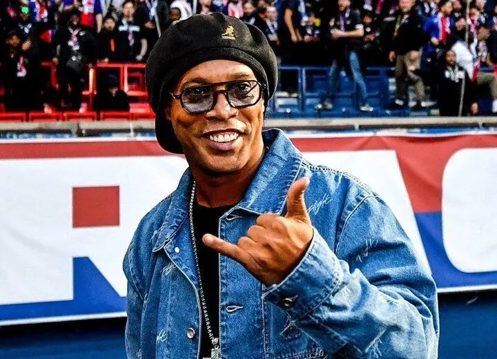  بازگشت غیرمنتظره رونالدینیو به دنیای فوتبال