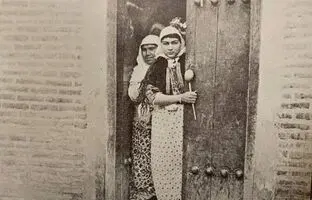 آخرین سوگلی ناصرالدین‌شاه با لباس چینی 