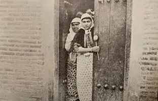 آخرین سوگلی ناصرالدین‌شاه با لباس چینی 