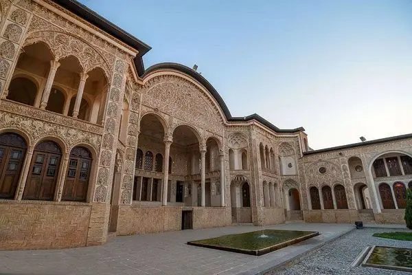 معماری بی‌نظیر خانۀ قاجاری که ستارۀ سریال «بانوی عمارت» بود + تصویر