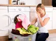 چرا ماشین لباسشویی بوی بد می‌دهد؟ چه کنیم؟