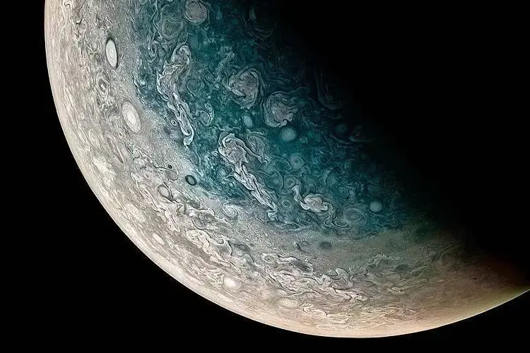 چهره دیده نشده مشتری / عجیب‌تر از آن چیزی که تصور می‌کردیم