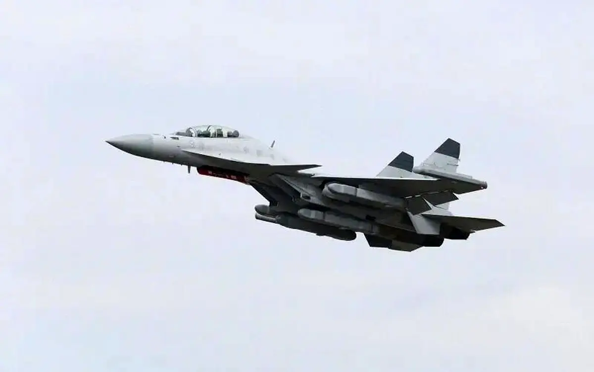 رونمایی چین از جدیدترین هواپیمای جنگی از خانواده J-۱۵ + اینفوگرافی