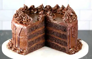 خوشمزه بپزید؛ طرز تهیه کیک شکلاتی با شیرعسلی