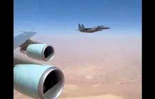 لحظه اسکورت هواپیمای ترامپ توسط جنگنده‌ها در آسمان عربستان + ویدئو