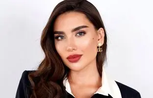 استایل به سبک سلبریتی‌ها؛  بلوز و دامن برای مهمانی‌های عید نوروز  به سبک زهرا وسام سامی