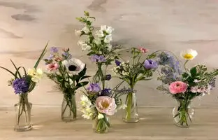  ۱۰ تکنیک آسان برای ماندگاری بیشتر گل‌ ها در گلدان