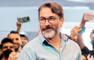 پاپاراتزی ایرانی؛ مجسمه گِلی پارسا پیروزفر دست به دست شد 