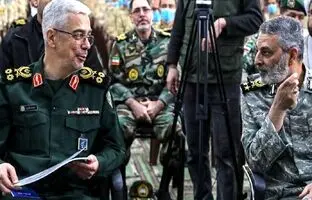 «سرلشکر باقری و سردار حاجی زاده» در کنار موشک خیبرشکن؛ سال 1403 