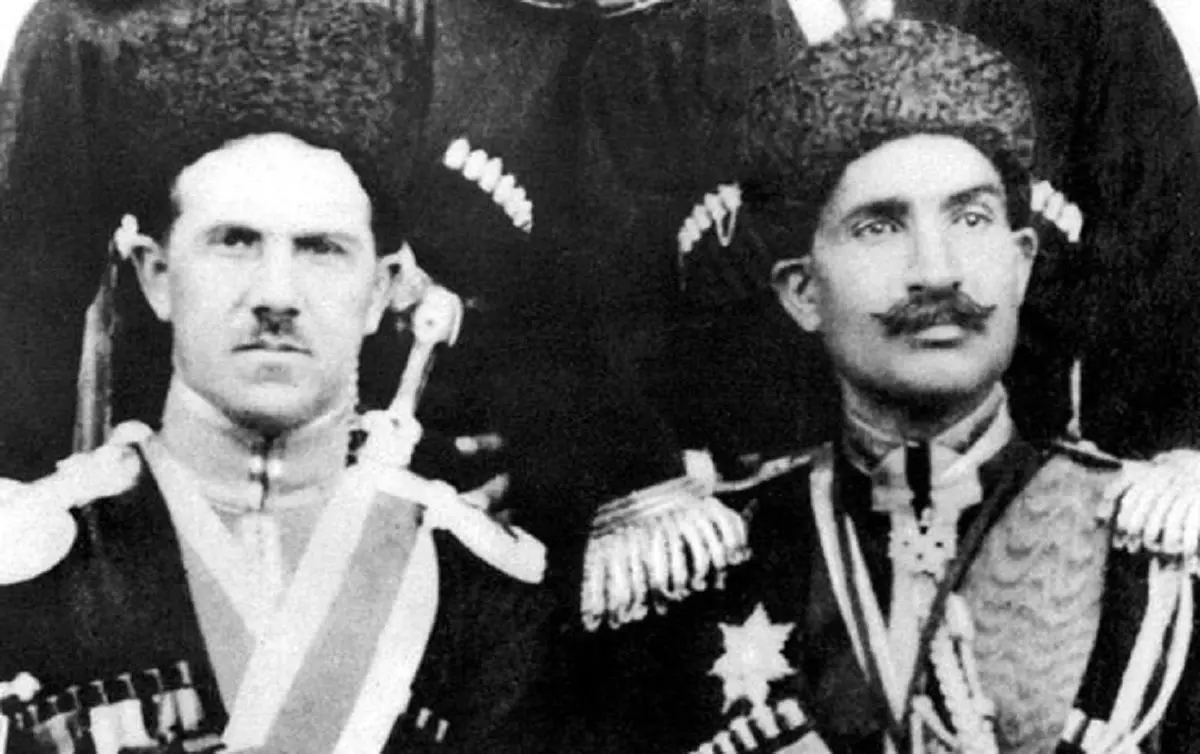 عکس قدیمی: رضاخان در جشن دانشکده افسری در سال 1302