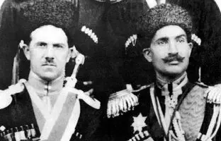 عکس قدیمی: رضاخان در جشن دانشکده افسری در سال 1302