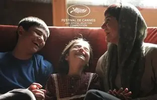 فیلم زن و بچه سعید روستایی پرچم ایران را بالا برد؛ ۱۰ دقیقه تشوق در کن