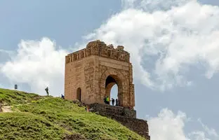 قلعه ضحاک کجاست؟ + تصاویر