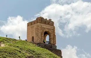 قلعه ضحاک کجاست؟ + تصاویر