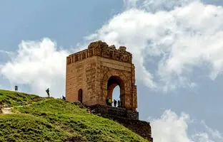 قلعه ضحاک کجاست؟ + تصاویر