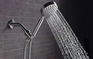 چرا بهترین ایده‌ها زیر دوش حمام به ذهنمان خطور می‌کنند؟ 
