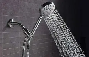 چرا بهترین ایده‌ها زیر دوش حمام به ذهنمان خطور می‌کنند؟ 