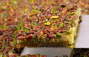 طرز تهیه اسلایس پسته و نارگیل یک شیرینی مجلسی