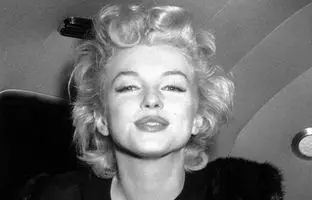 سفر در زمان؛ «مرلین مونرو در لباس عروس و در روز ازدواج اش»؛ سال 1321 