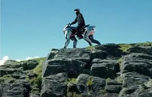 اسبی که می‌پرد و حرکات شما را دنبال می‌کند/ کاوازاکی از اسب رباتیک رونمایی کرد! + ویدئو