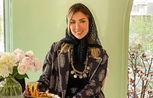 استایل به سبک سلبریتی‌‎ها؛ استایل بهاری مینا مختاری در فضایی مینیمال