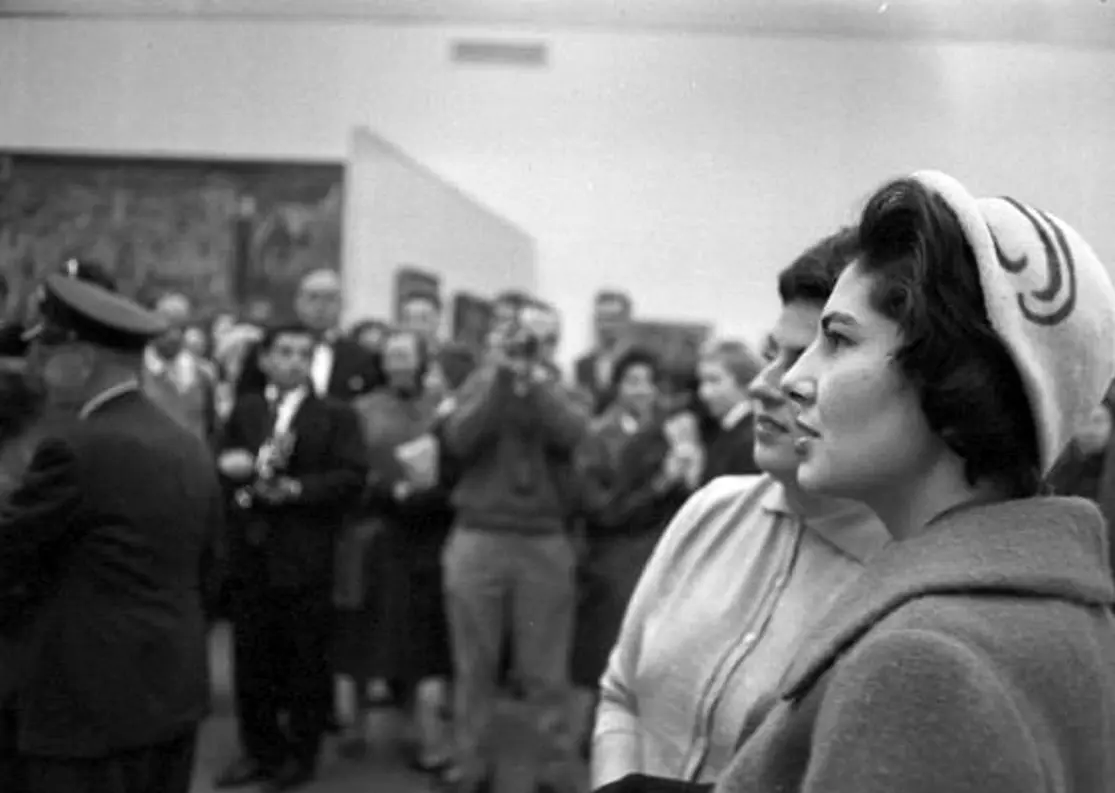 عکس قدیمی؛ لحظه خواندن خطبه عقد «شاه و ثریا» در حضور پهلوی ها؛ سال 1329 