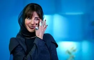  ژست‌های سارا بهرامی در نشست خبری فیلم «خاتی» 