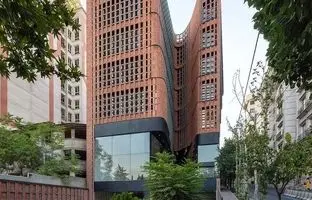 ساختمان گمنامی در ولنجک تهران که ۳ جایزه برتر معماری ایران و جهان را درو کرد