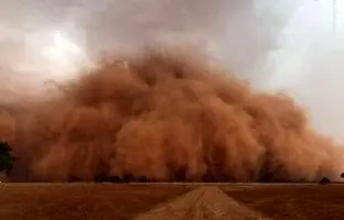 وضعیت هولناک فرودگاه یزد در میان طوفان شن + ویدئو