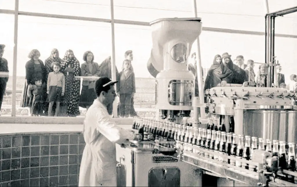 تصویری از افتتاح خط تولید نوشابه در کارخانه‌ پپسی کولا در تهران  + تصویر