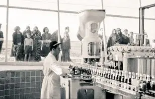 تصویری از افتتاح خط تولید نوشابه در کارخانه‌ پپسی کولا در تهران  + تصویر