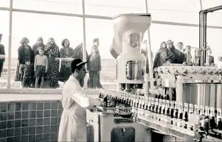 تصویری از افتتاح خط تولید نوشابه در کارخانه‌ پپسی کولا در تهران  + تصویر