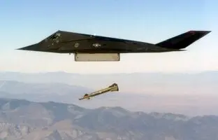 چرا اولین جنگنده رادارگزیز جهان بازنشسته شد؟