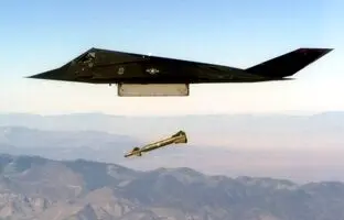 چرا اولین جنگنده رادارگزیز جهان بازنشسته شد؟
