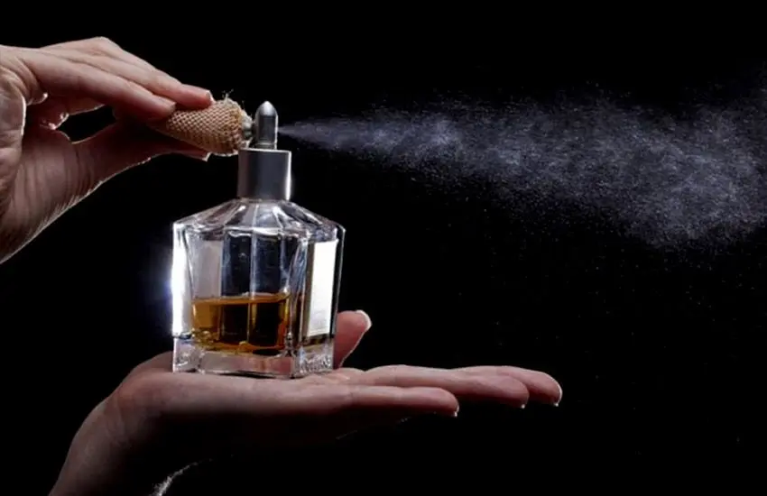 آیا بوی عطر روزه را باطل می کند؟
